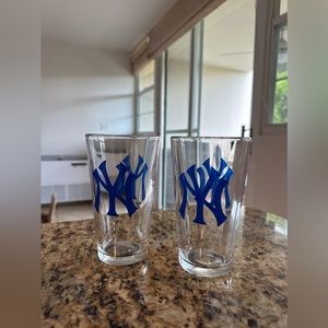 MLB New York Yankees 16 oz Pint Glass